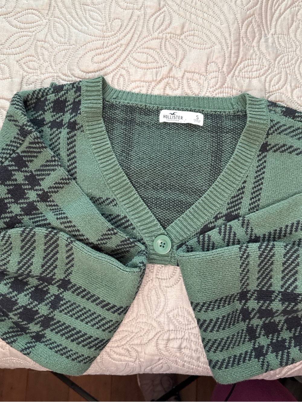 Hollister Green and Black Plaid V-Neck Button Cardigan - Picture 4 of 4